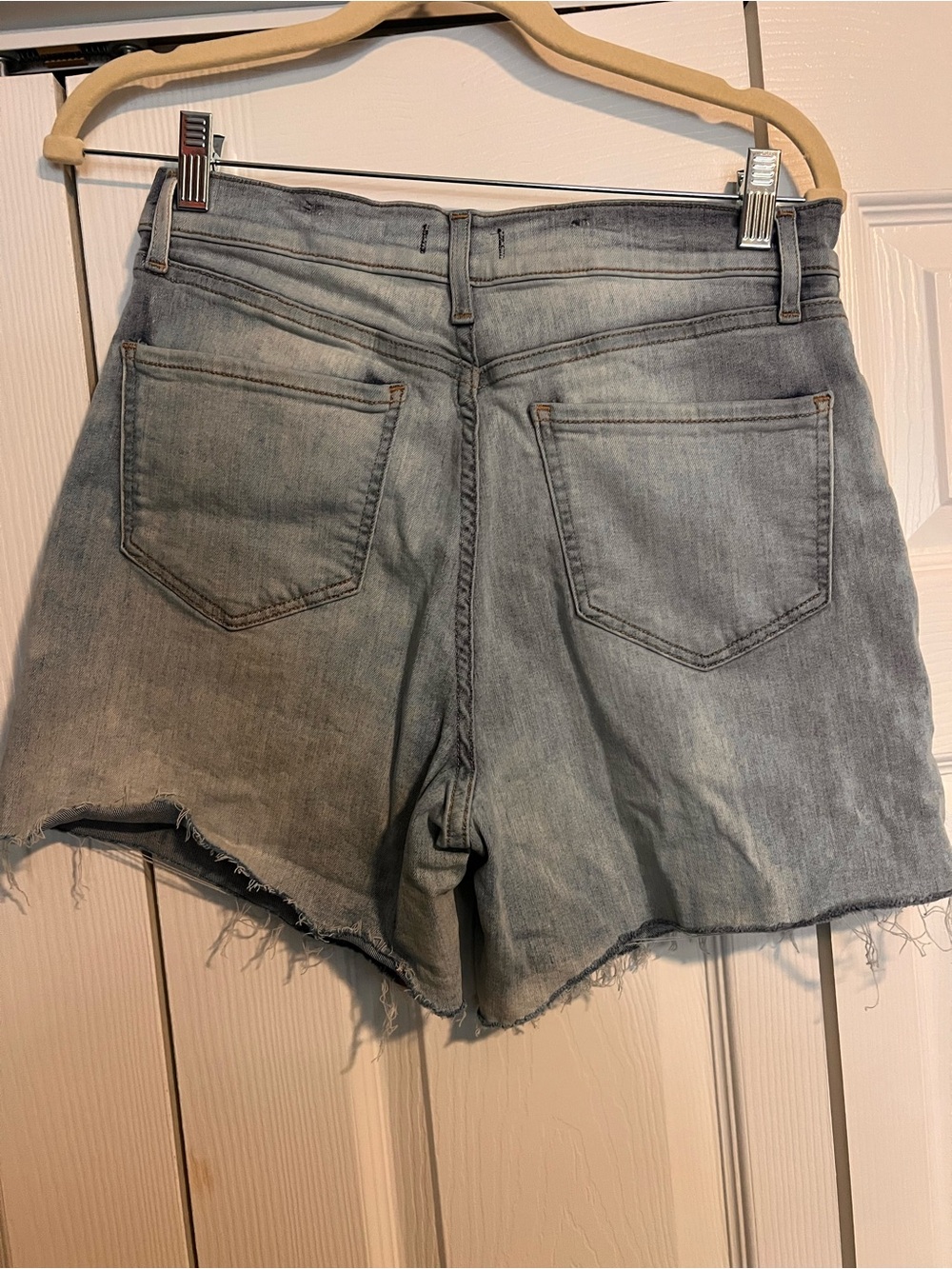 Express Light Wash High-Rise Frayed Hem Denim Shorts 5in - Picture 2 of 4